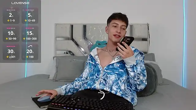 Snapshot of tiam_muller_fenix chatting on 05.19.26 tiam muller fenix online show from 05.19.26