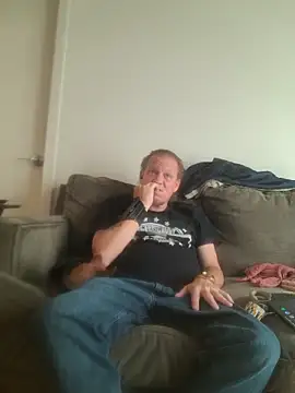 Snapshot of yourMasterisBored chatting on 05.19.26 yourMasterisBored online show from 05.19.26