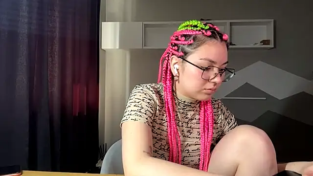 Snapshot of KlairRoms chatting on 03.16.26 KlairRoms online show from 03.16.26