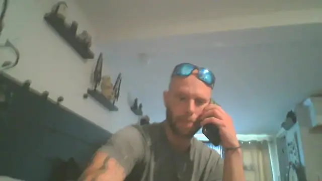 Snapshot of CaptCraker chatting on 04.03.26 CaptCraker online show from 04.03.26