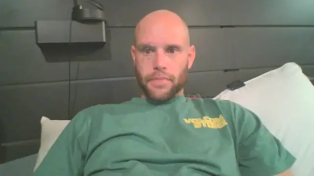 Snapshot of CaptCraker chatting on 04.04.26 CaptCraker online show from 04.04.26