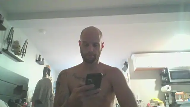 Snapshot of CaptCraker chatting on 04.05.26 CaptCraker online show from 04.05.26