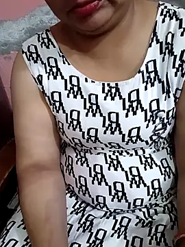 Gujju bhabhi69 online show from 04.18.26