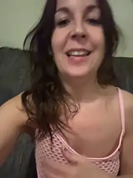 Snapshot of petitehotwife4u chatting on 03.30.26 petitehotwife4u online show from 03.30.26