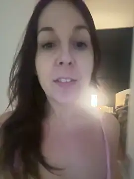 Snapshot of petitehotwife4u chatting on 04.10.26 petitehotwife4u online show from 04.10.26