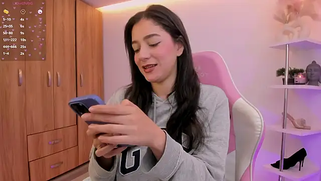 Snapshot of KittyFeet1 chatting on 06.10.26 KittyFeet1 online show from 06.10.26