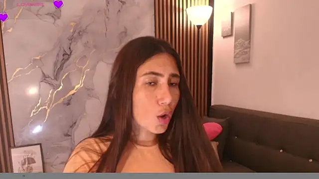Snapshot of LucyBecker chatting on 04.18.26 LucyBecker online show from 04.18.26