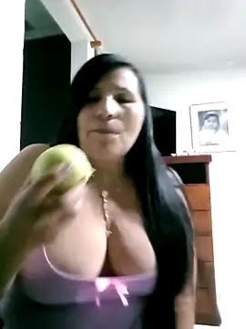 Ladygreeneyes online show from 04.21.26