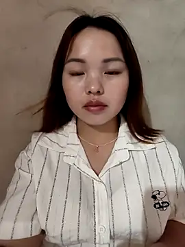 Snapshot of Mina_xYx chatting on 06.17.26 Mina xYx online show from 06.17.26
