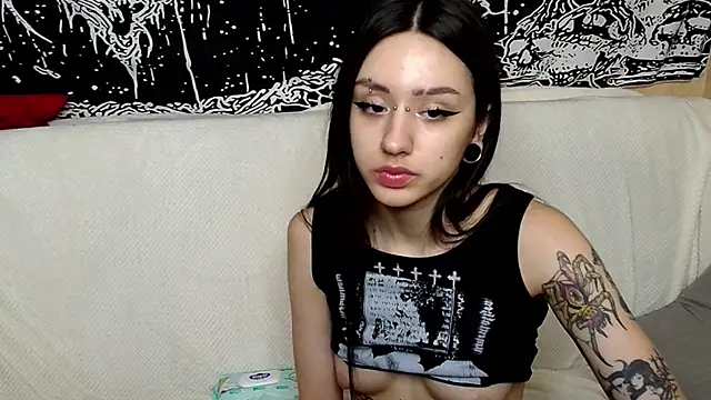 Snapshot of Finelia chatting on 06.13.26 Finelia online show from 06.13.26
