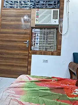 Pari lovers online show from 04.22.26