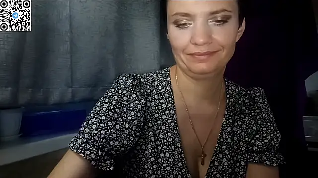 Snapshot of HotMamaQueen234 chatting on 06.08.26 HotMamaQueen234 online show from 06.08.26