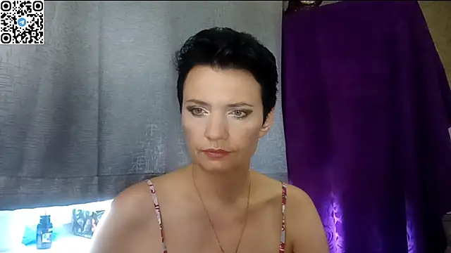 Snapshot of HotMamaQueen234 chatting on 06.10.26 HotMamaQueen234 online show from 06.10.26