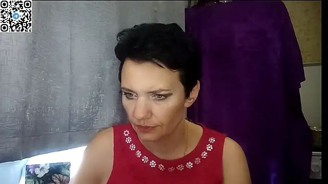 Snapshot of HotMamaQueen234 chatting on 06.17.26 HotMamaQueen234 online show from 06.17.26
