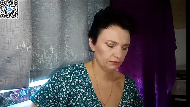 Snapshot of HotMamaQueen234 chatting on 06.25.26 HotMamaQueen234 online show from 06.25.26