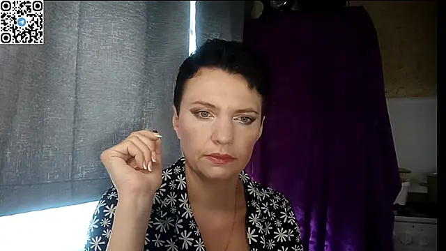 Snapshot of HotMamaQueen234 chatting on 06.27.26 HotMamaQueen234 online show from 06.27.26