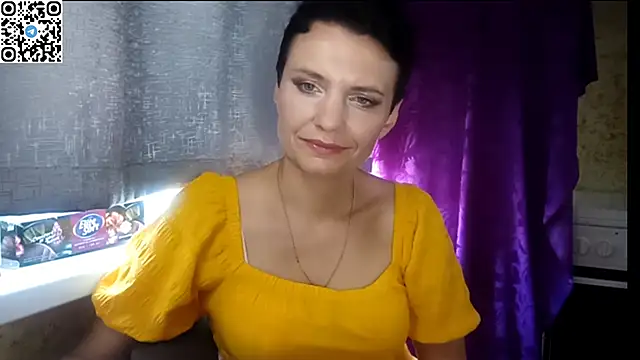 Snapshot of HotMamaQueen234 chatting on 06.27.26 HotMamaQueen234 online show from 06.27.26
