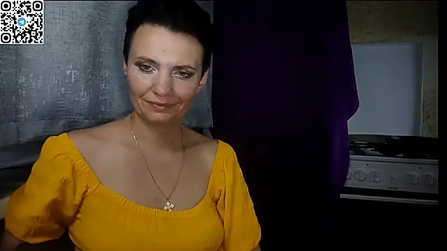 Snapshot of HotMamaQueen234 chatting on 06.29.26 HotMamaQueen234 online show from 06.29.26