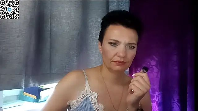 Snapshot of HotMamaQueen234 chatting on 07.16.26 HotMamaQueen234 online show from 07.16.26