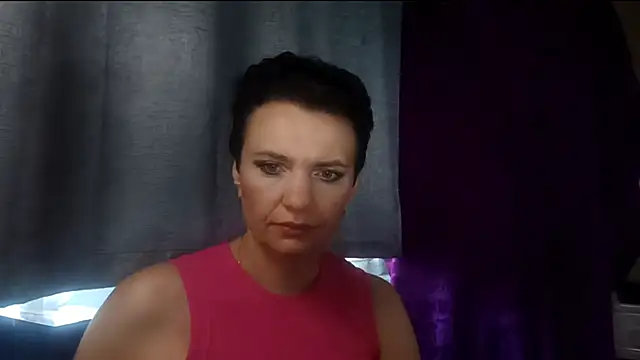 Snapshot of HotMamaQueen234 chatting on 07.28.26 HotMamaQueen234 online show from 07.28.26