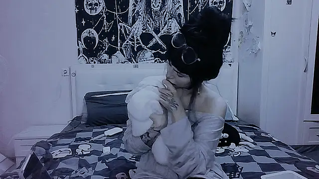 Snapshot of AllisonDeetz chatting on 05.11.26 AllisonDeetz online show from 05.11.26