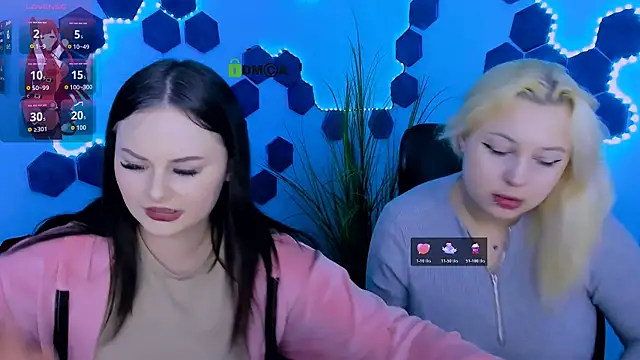 Snapshot of aria_blaze_ chatting on 03.20.26 aria blaze online show from 03.20.26