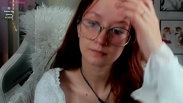 AmelieViolet online show from 06.24.26