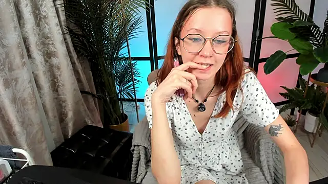 AmelieViolet online show from 06.25.26