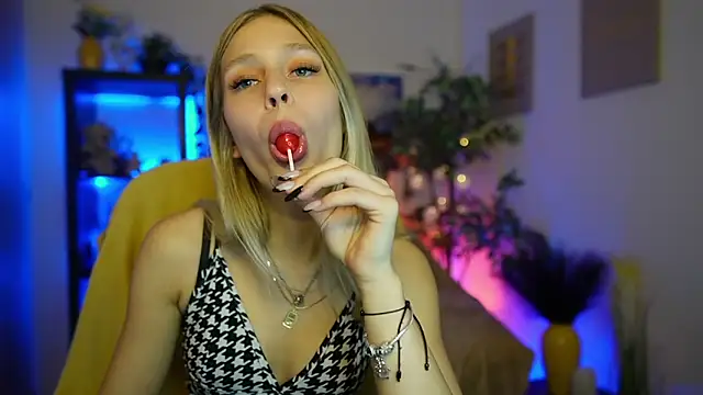 Snapshot of Luna_Grace18 chatting on 03.26.26 Luna Grace18 online show from 03.26.26