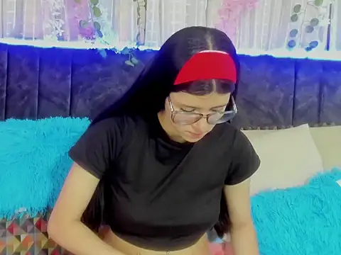 Snapshot of EmiSchwarz chatting on 03.21.26 EmiSchwarz online show from 03.21.26