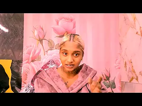 Snapshot of indian_barbie chatting on 07.10.26 indian barbie online show from 07.10.26