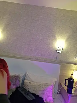 Scarlet Evanss  online show from 04.21.26