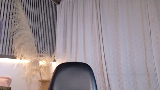 Mariia Paulaa online show from 08.04.26