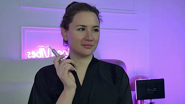 Snapshot of MeganStrane chatting on 06.08.26 MeganStrane online show from 06.08.26