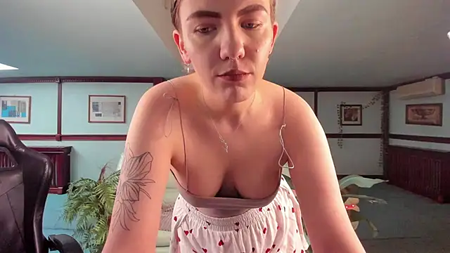 Snapshot of Kirarustle1 chatting on 05.15.26 Kirarustle1 online show from 05.15.26