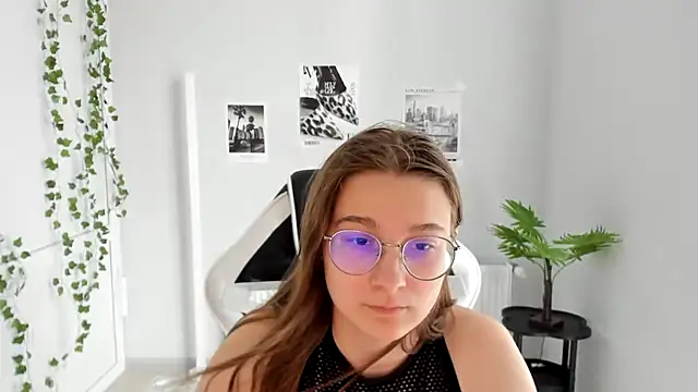Snapshot of Mia_kristal chatting on 06.19.26 Mia kristal online show from 06.19.26