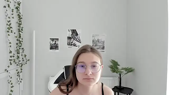 Snapshot of Mia_kristal chatting on 06.21.26 Mia kristal online show from 06.21.26