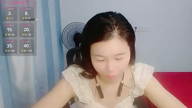 Snapshot of Lianzi-2026 chatting on 06.15.26 Lianzi-2026 online show from 06.15.26