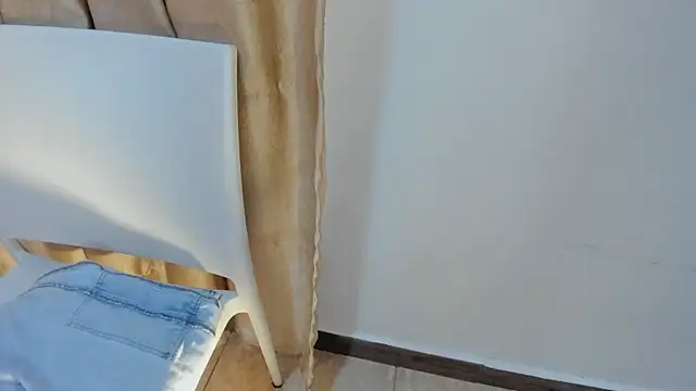 Snapshot of JuliethDior chatting on 03.25.26 JuliethDior online show from 03.25.26