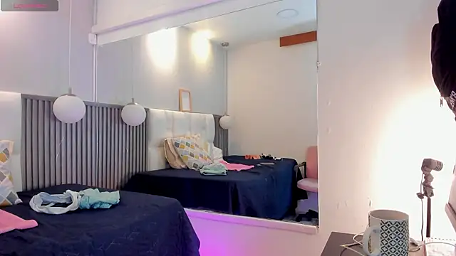 Snapshot of giana_gill chatting on 06.19.26 giana gill online show from 06.19.26