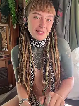 Snapshot of HornyHippy1 chatting on 05.27.26 HornyHippy1 online show from 05.27.26