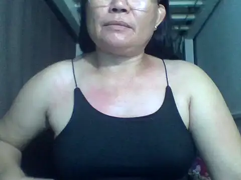 Snapshot of Singlemom_of2 chatting on 04.24.26 Singlemom of2 online show from 04.24.26