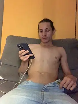Snapshot of FelipeLipe18 chatting on 04.23.26 FelipeLipe18 online show from 04.23.26