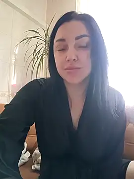 Snapshot of Elsie-Nora chatting on 03.27.26 Elsie-Nora online show from 03.27.26