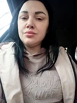 Snapshot of Elsie-Nora chatting on 03.29.26 Elsie-Nora online show from 03.29.26