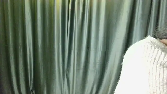 Snapshot of Layla_Muur chatting on 05.15.26 Layla Muur online show from 05.15.26