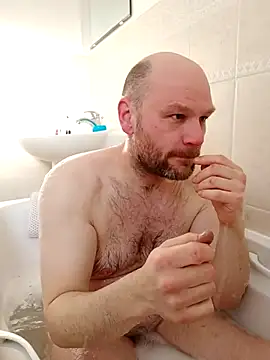 Snapshot of pitch_122 chatting on 04.08.26 pitch 122 online show from 04.08.26