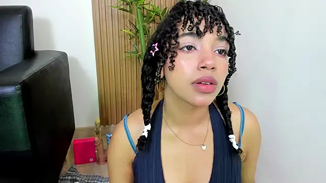 Snapshot of JazmyXXX chatting on 05.25.26 JazmyXXX online show from 05.25.26