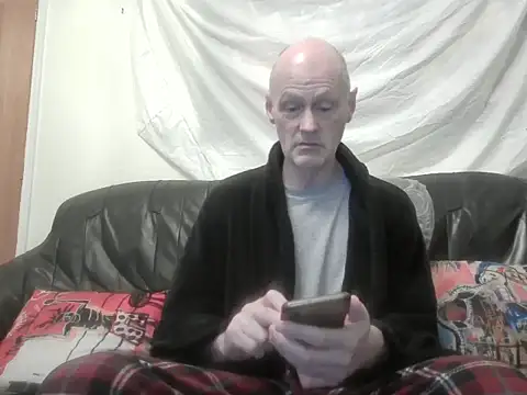 Snapshot of Useless_Wanker chatting on 06.02.26 Useless Wanker online show from 06.02.26
