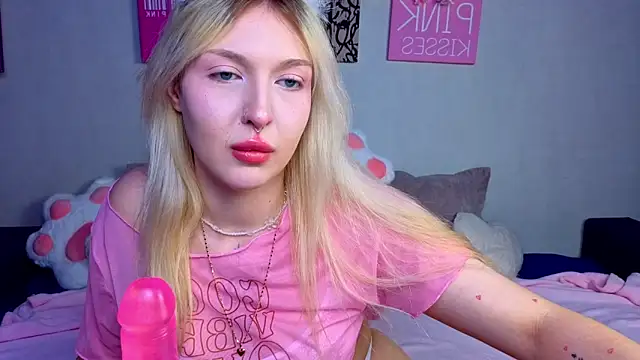 Snapshot of BlondieSummer chatting on 05.07.26 BlondieSummer online show from 05.07.26